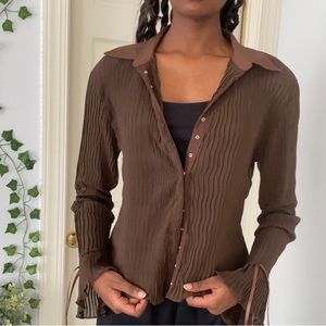 Brown button up blouse from Amazon. Never worn (with tag). Medium.